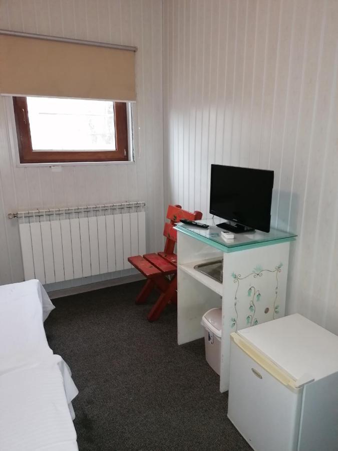 Hotel Casa Romaneasca Otopeni Ngoại thất bức ảnh